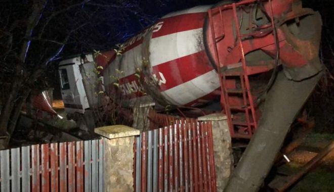Șofer despre care polițiștii au fost informați că a fugit de la locul accidentului, găsit strivit - img2-1574763055.jpg
