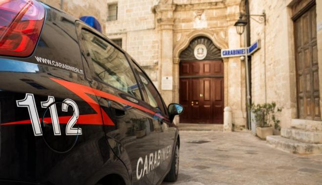 Român împuşcat în faţa casei de un pensionar italian, cunoscut cu probleme psihice. Arma, deținută ilegal