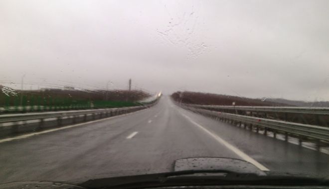 Condiţii de ploaie, pe alocuri torenţială, pe autostrada A2 Bucureşti - Constanţa - img20141121144028-1638258471.jpg