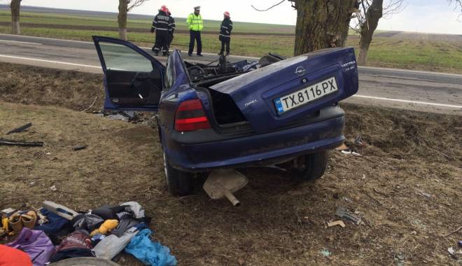 IMAGINI ȘOCANTE! Accident rutier GRAV spre Negru Vodă / S-A IZBIT CU MAȘINA ÎN COPAC! UPDATE - img20150308wa0006-1425809279.jpg