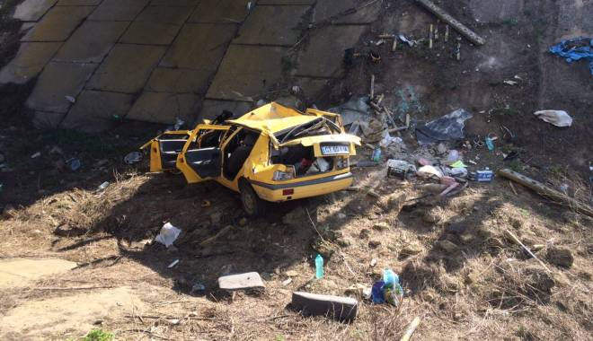 Galerie foto. Accident rutier grav, în județul Constanța / Au căzut cu mașina într-un canal adânc de patru metri. ȘASE VICTIME - img20150404wa0004-1428167194.jpg