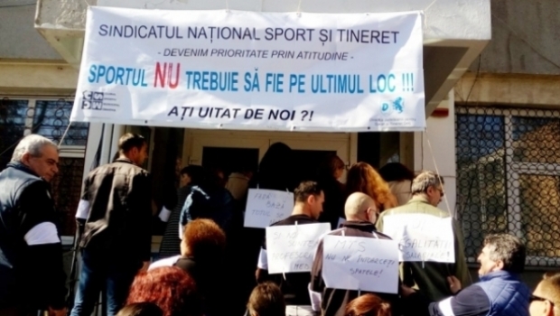 Angajații Ministerului Tineretului și Sportului, în grevă de avertisment - img20170320110017149676036844019-1532676505.jpg