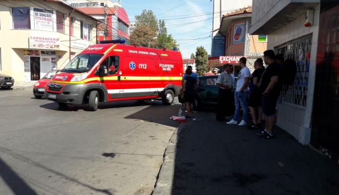 GALERIE FOTO. ACCIDENT RUTIER LA CONSTANȚA. Pieton lovit de o mașină, în timp ce traversa strada - img20170908wa0014-1504861951.jpg
