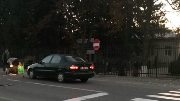 Elevă lovită de o mașină, chiar pe trecerea de pietoni din fața școlii. A fost aruncată la câțiva metri distanță! - img20171017wa0000740x36000580400-1508222363.jpg