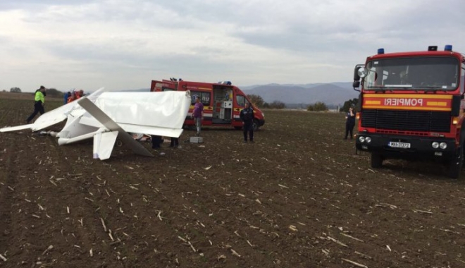 Un avion de mici dimensiuni a aterizat forțat pe un câmp - img20171021wa000151962100-1508590942.jpg