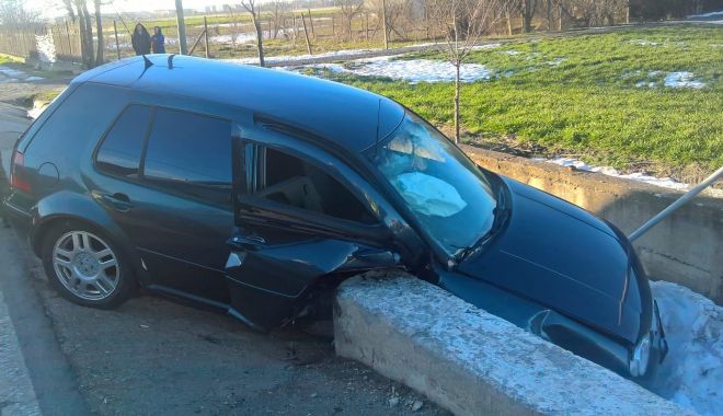GALERIE FOTO / ACCIDENT TERIBIL LA CONSTANȚA, din cauza unui șofer care a virat la stânga, peste linia dublă continuă - img20180307wa0006-1520436465.jpg