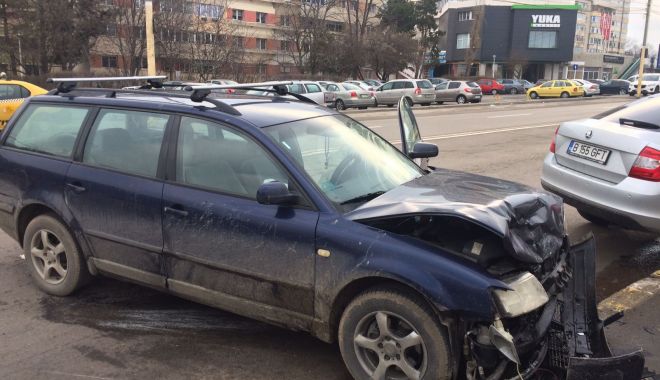 GALERIE FOTO / Accident grav la Constanța! Unuia dintre șoferi i se acordă îngrijiri medicale la fața locului - img20180328wa0002-1522218362.jpg
