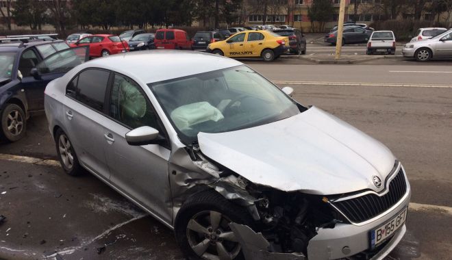 GALERIE FOTO / Accident grav la Constanța! Unuia dintre șoferi i se acordă îngrijiri medicale la fața locului - img20180328wa0004-1522218400.jpg