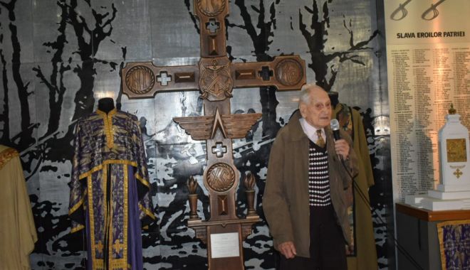 Galerie foto. Veteranul atlet Traian Petcu a donat o troiță Muzeului Militar Național 