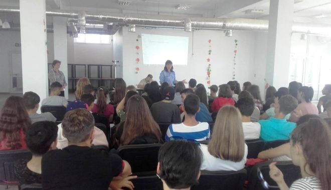Elevii din Constanța, față în față cu polițiștii - img20180524wa0021-1527160527.jpg