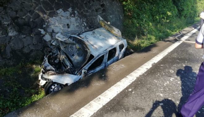 Groaznic accident pe DN7: 5 răniți, inclusiv 2 copii. O mașină a luat foc - img20180706wa000307932300-1530868419.jpg