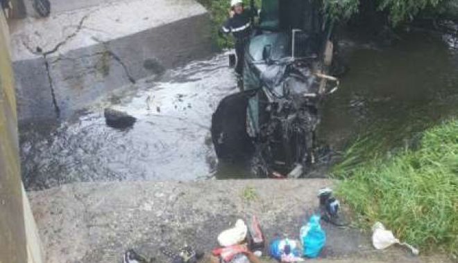Un șofer care a adormit la volan a plonjat cu mașina în apă - img20180723wa0009resized20180723-1532335902.jpg