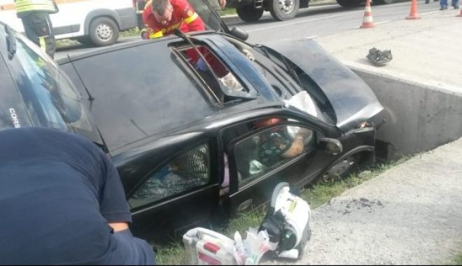 Cinci persoane au rămas ÎNCARCERATE, după ce o mașină a lovit un cap de pod - img20180728wa0007660x33053840500-1532789214.jpg