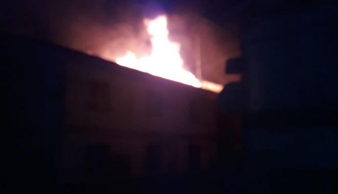 Galerie foto. ALERTĂ LA POMPIERI! Incendiu violent la Cernavodă! - img20180827wa0008-1535397930.jpg