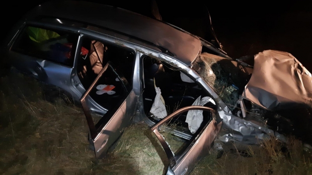 Polițist rănit grav după ce mașina pe care o conducea a lovit un copac, apoi s-a răsturnat - img20180929wa0008130083600-1538218519.jpg
