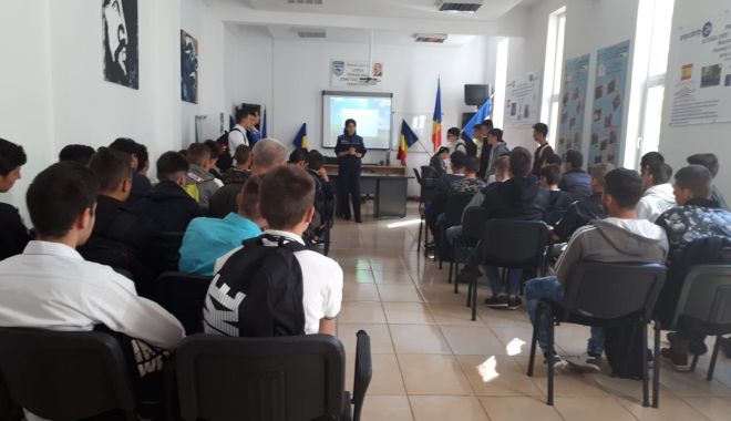 Elevii constănțeni, față în față cu polițiștii! - img20181009wa0006-1539083894.jpg