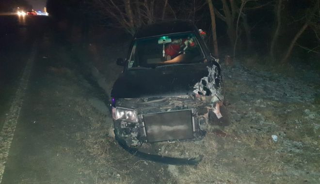 GRAV  ACCIDENT! O mașină răsturnată și alta izbită în copac - img20181222wa0006-1545463554.jpg