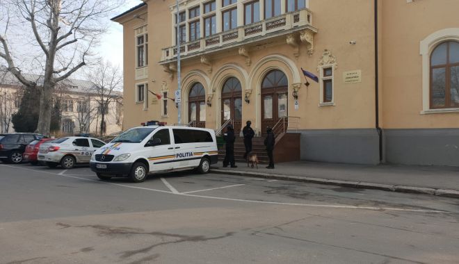 Scandal în Piața Brick din Constanța! Un bărbat a fost înjunghiat - img20181231wa0013-1546273208.jpg