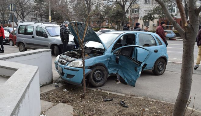 Galerie foto. Accident rutier la Constanța, din cauza neacordării de prioritate - img20190209wa0002-1549722717.jpg