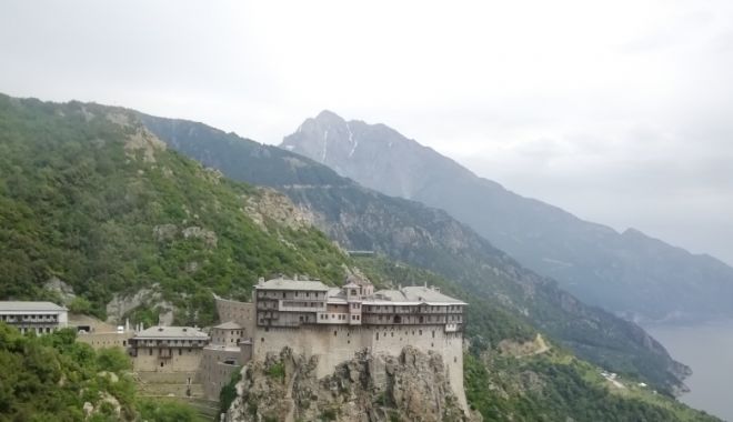 Acuzații grave aduse unui preot român care slujește pe Muntele Athos