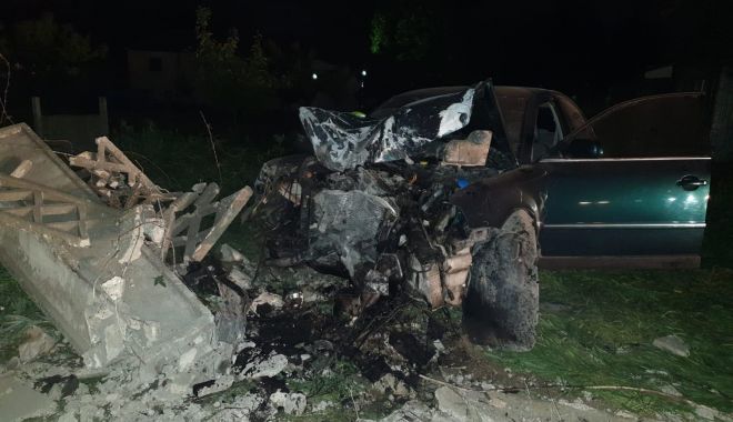 Accident teribil la Constanța! Un șofer a intrat cu mașina în gardul de beton - img20190518wa0000-1558161589.jpg