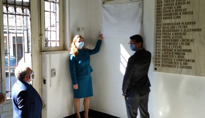 A fost amânată cu încă două săptămâni trimiterea spre Parlament a proiectelor de lege „România Educată”