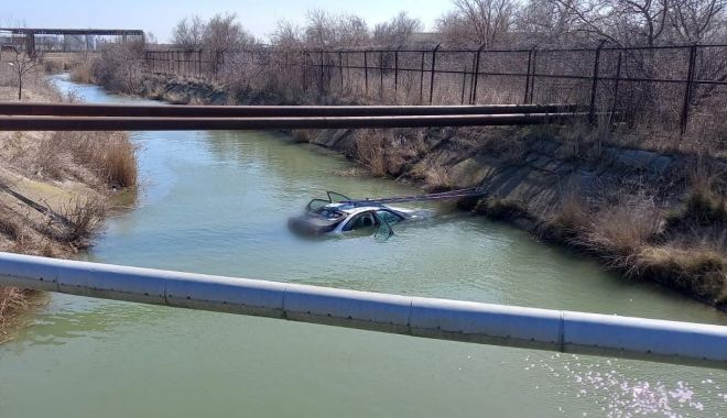 ALERTĂ 112! Maşină căzută într-un canal cu apă, între Năvodari şi Corbu / UPDATE - img20220322wa0007-1647950757.jpg
