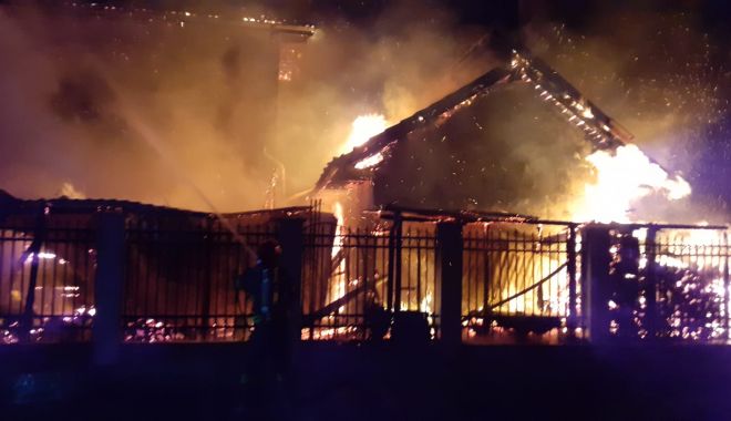Incendiu devastator în Techirghiol. Casă arsă din temelii / Galerie foto - img20220327wa0003-1648355054.jpg