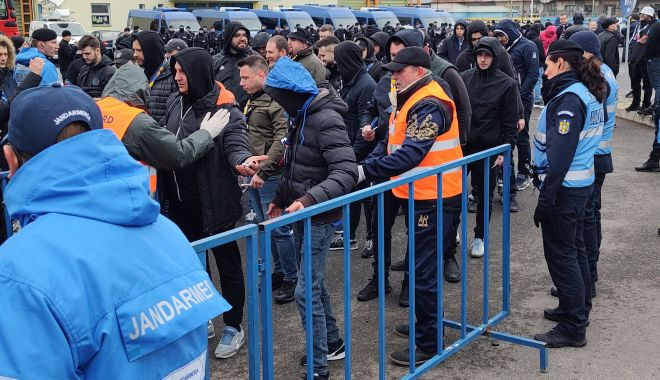 Bunuri introduse în țară prin folosirea de acte nereale, descoperite de poliţiştii Gărzii de Coastă - img20220410142038325-1676978861.jpg