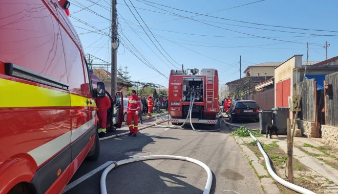 UPDATE. Galerie foto. Pompierii intervin de urgență, la Constanţa. Incendiu la o casă! - img20220415wa0002-1650010444.jpg