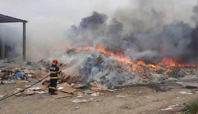 INCENDIU DEVASTATOR LA TECHIRGHIOL! Intervin de urgenţă pompierii - img20220503wa0021-1651575987.jpg