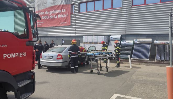 Accident rutier la Constanța, în parcarea unui magazin. Un șofer a intrat cu mașina în stâlp - img20220507wa0001-1651909101.jpg