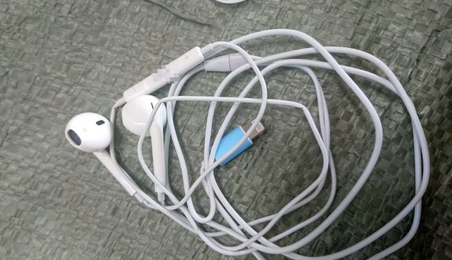 Căști audio, în valoare de 70.000 lei dacă ar fi fost originale, depistate la Constanța - img20220509wa0008-1652088461.jpg