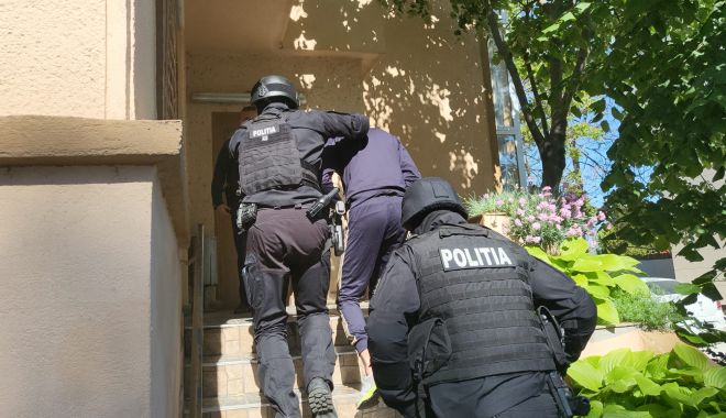 Tânăr tăiat într-un club din Mamaia/ PERCHEZIȚII LA PERSOANE BĂNUITE DE PORT ILEGAL DE ARME ALBE