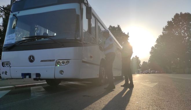 AUTOCAR CU 50 DE PERSOANE, CONDUS DE UN ŞOFER BEAT, LA CONSTANŢA!