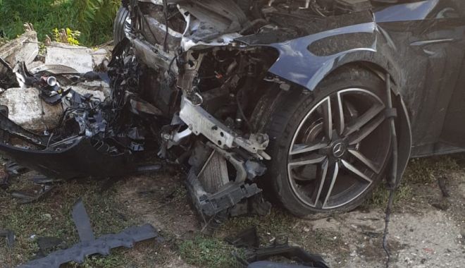 IMAGINI TERIFIANTE! DOI ŞOFERI MORŢI, LA CONSTANŢA, după ce maşinile lor au intrat în coliziune. RESTUL VICTIMELOR, LA SPITAL!
