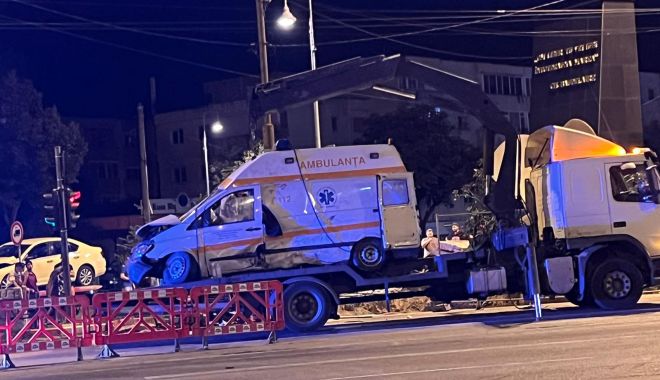 FOTO-VIDEO. Cum a avut loc accidentul de la Dacia, în care o ambulanță s-a răsturnat în șanț - img20220916wa0012-1663302402.jpg