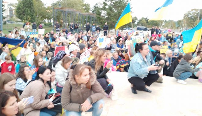 FOTO / PROTEST DE AMPLOARE LA CONSTANȚA, împotriva crimelor de război! Ucrainenii vor pace, vor să se reîntoarcă acasă! - img20221015wa0003-1665836157.jpg