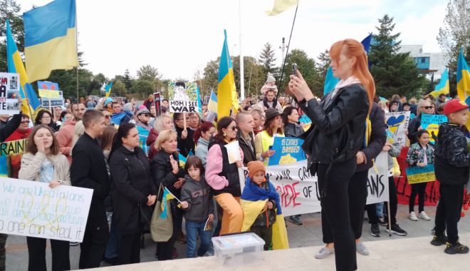 FOTO / PROTEST DE AMPLOARE LA CONSTANȚA, împotriva crimelor de război! Ucrainenii vor pace, vor să se reîntoarcă acasă! - img20221015wa0013-1665836121.jpg