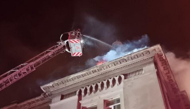 Alertă 112! Pompierii intervin la sediul Arhiepiscopiei Constanței, pentru a stinge focul izbucnit!