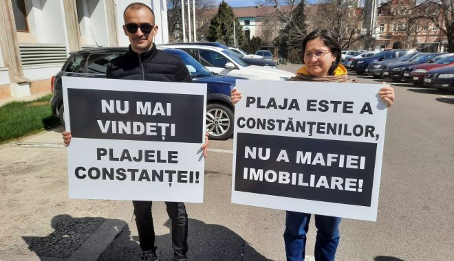 USR protestează în faţa Primăriei Constanţa: 
