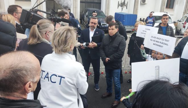 FOTO - VIDEO / Protest în faţa Primăriei Constanţa! 