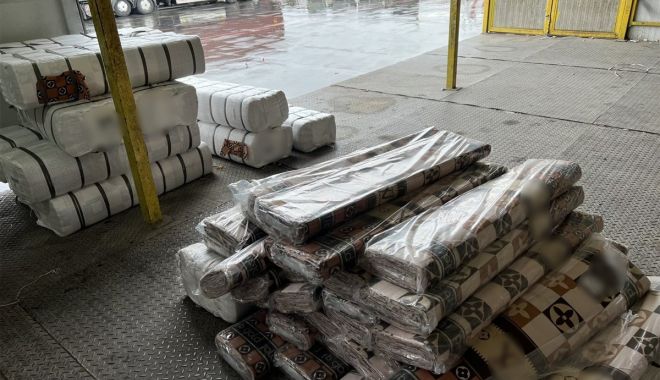 20.000 de metri de țesături textile contrafăcute, în valoare de 2.000.000 lei, depistate în Portul Constanța - img20230425wa0011-1682422424.jpg