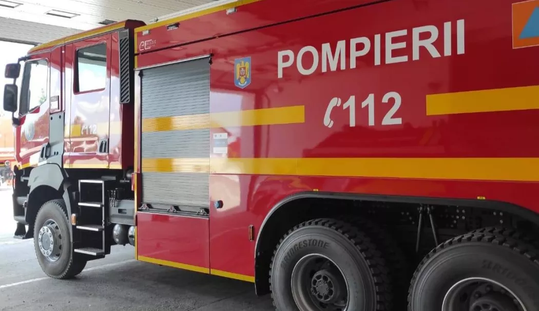 Momente de panică într-un imobil. Locatarii au fost evacuați după ce flăcările au cuprins un apartament