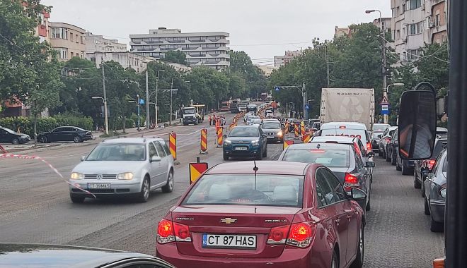 FOTO / Şoferi, atenţie! Trafic infernal pe Bulevardul 1 Mai! Mai bine ocoliţi zona