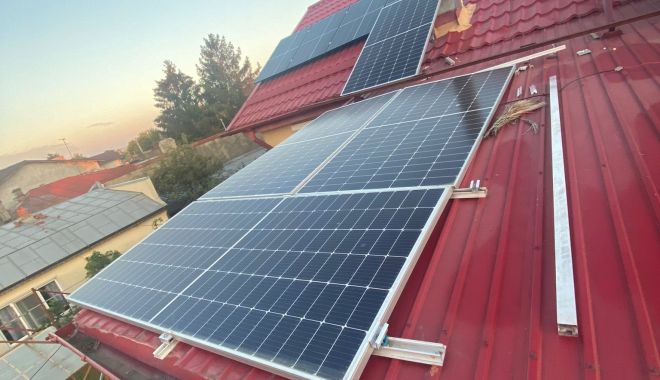 Înşelăciune cu panouri fotovoltaice, depistată de oamenii legii din Constanţa!