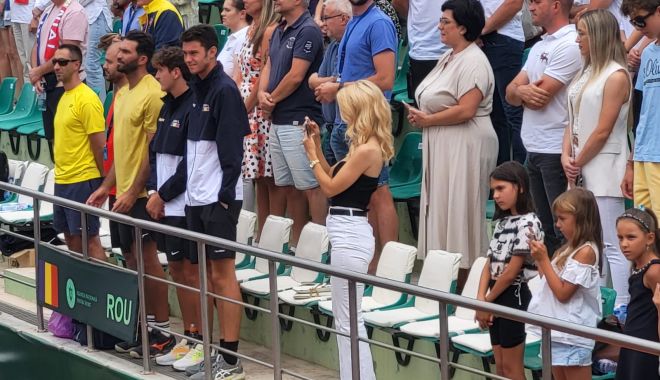 FOTO / Andreea Bălan, prezentă în tribune, la Mamaia! Artista îl susţine pe iubitul ei, tenismenul Victor Cornea