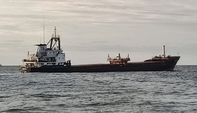 FOTO/VIDEO. ALERTĂ ÎN MAREA NEAGRĂ! Explozie pe o navă civilă! 12 marinari erau la bord!