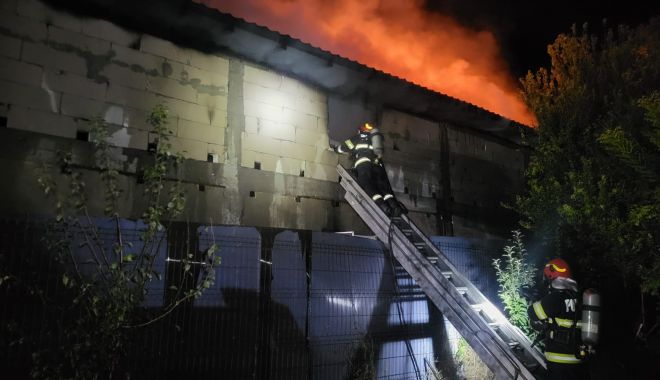 Noapte albă pentru pompierii din Constanța! Butelie explodată, urmată de incendiu