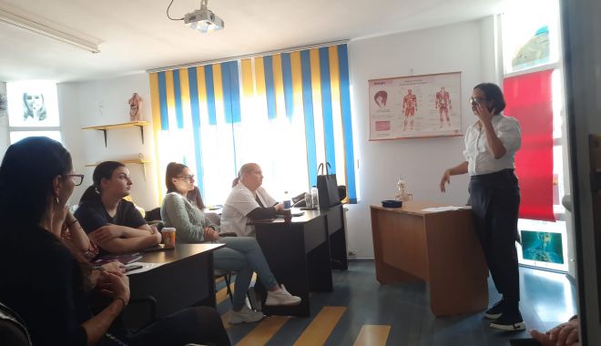 Influenţa surselor social media, lecţie predată de psihologul Gabriela Bratu, la Constanţa - img20231101wa0008-1698843284.jpg